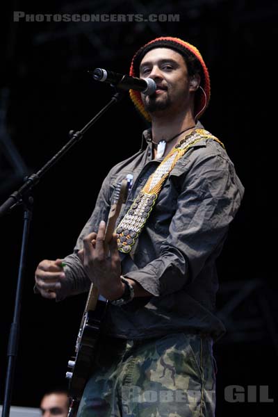 MICHAEL FRANTI AND SPEARHEAD - 2005-08-25 - SAINT CLOUD - Domaine National - Grande Scene - 